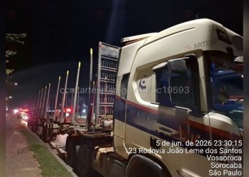 Motociclista morre ao bater em carreta na SP-264 em Sorocaba